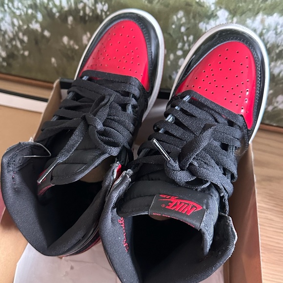JORDAN 1 RETRO HIGH PATENT BRED - Picture 4 of 4